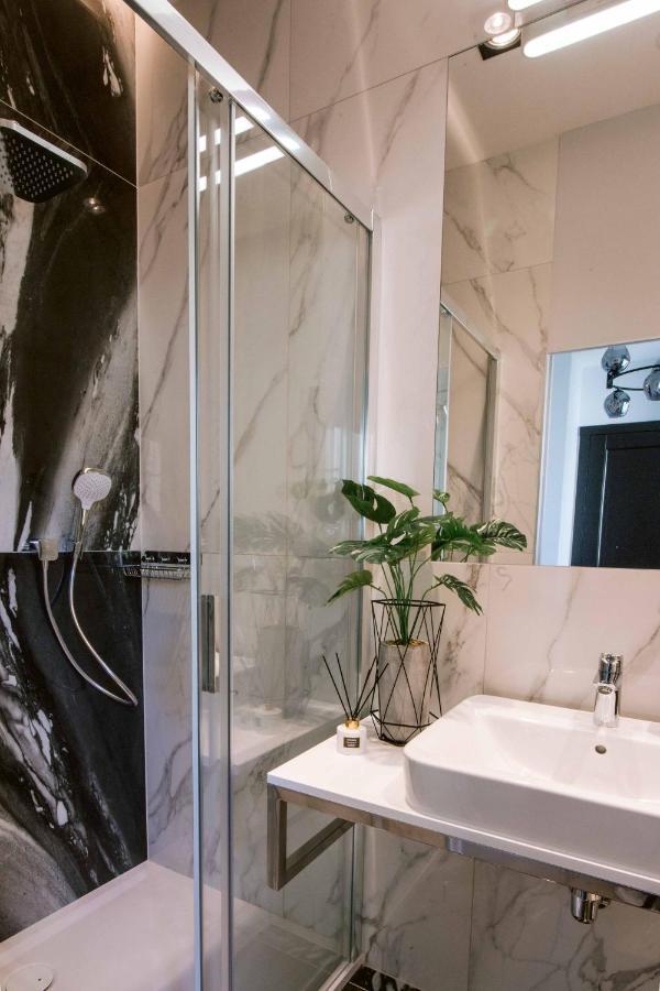 Rent Mariana Mokwy 20 Apartment *